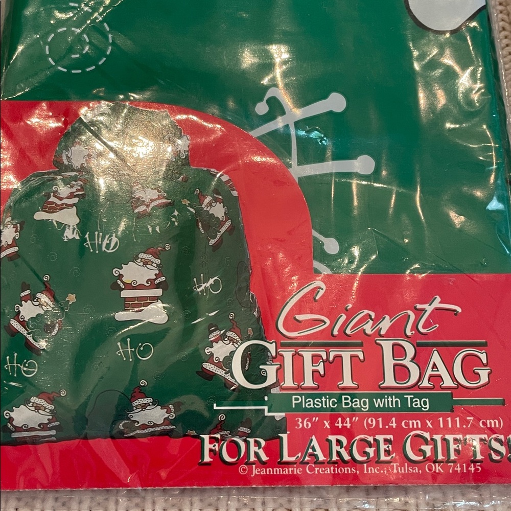 2 VTG New 1994 Giant Christmas gift bags 36”x44”. Beary Christmas & “Ho” Santa - Picture 4 of 6